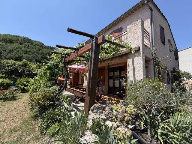 Maison de 5 pièces de luxe en vente à Contes, France