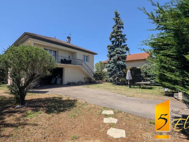 Maison de 5 pièces de luxe en vente à Décines Charpieu, France