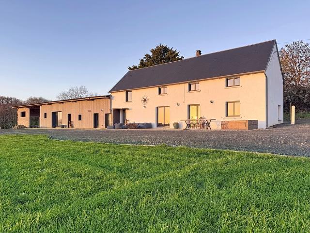 Maison de 5 pièces de luxe en vente à Dragey Ronthon, France