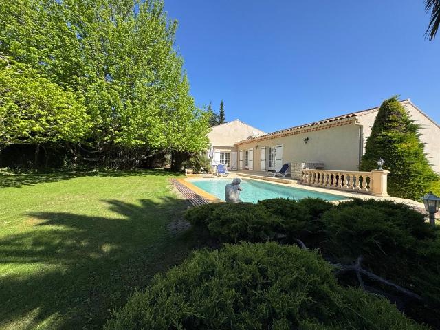Maison de 5 pièces de luxe en vente à Laudun, Occitanie