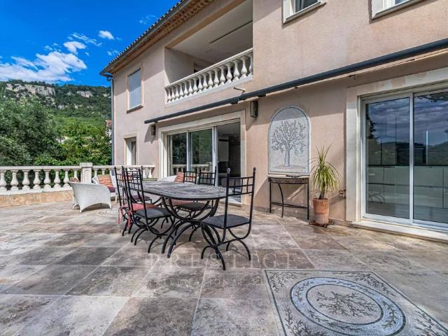 Maison de 5 pièces de luxe en vente à Le Bar sur Loup, Provence Alpes Côte d'Azur