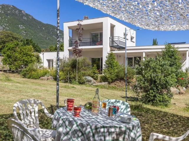 Maison de 5 pièces de luxe en vente à Santa Maria Poggio, France