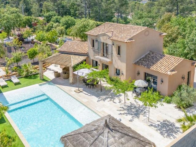 Maison de 5 pièces de luxe en vente à Solliès Toucas, Provence Alpes Côte d'Azur