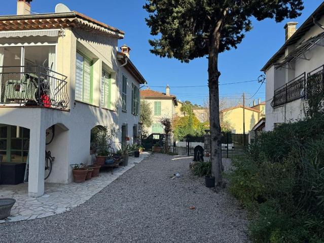 Maison de 5 pièces de luxe en vente à Vence, France