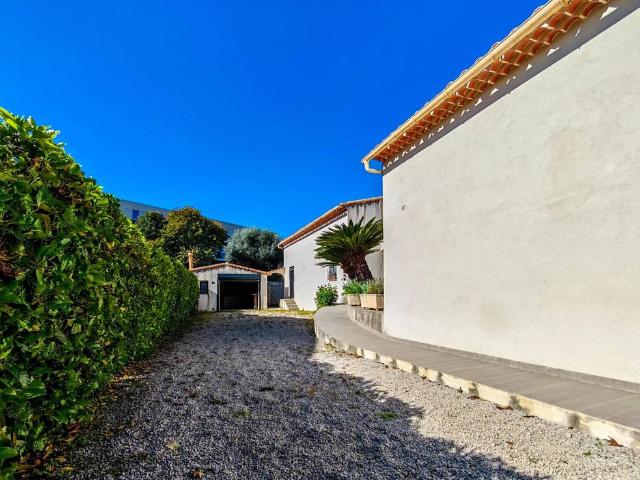 Maison de luxe en vente à Villeneuve Loubet, France