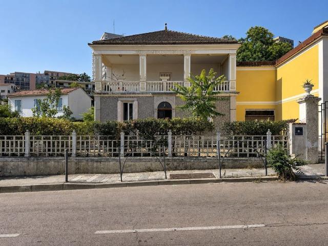 Maison de 5 pièces de luxe en location à Ajaccio, France