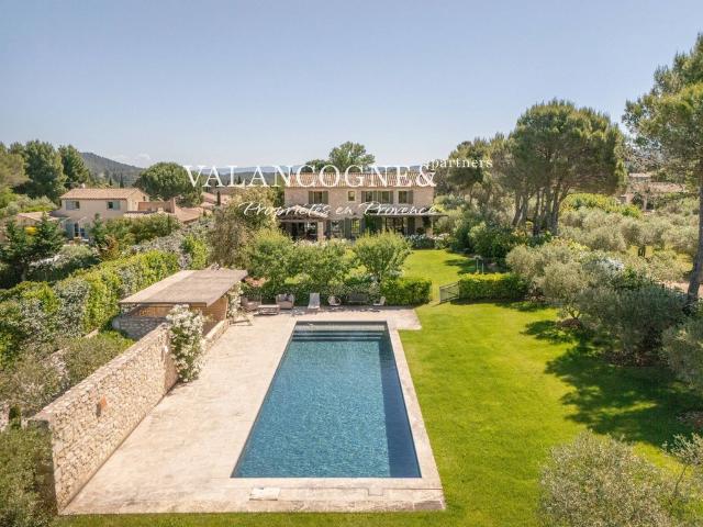 Maison de 5 pièces de luxe en location à Eygalières, France