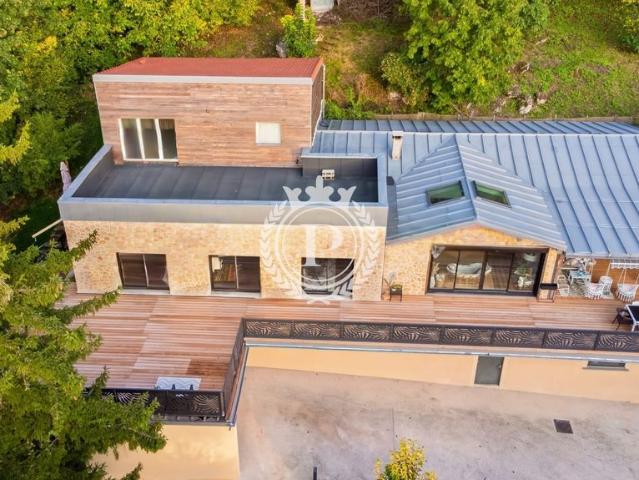 Maison de 6 chambres de luxe en vente à Chessy, France