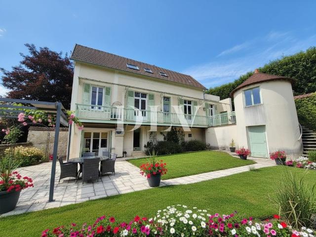 Maison de 6 chambres de luxe en vente à Fontainebleau, France