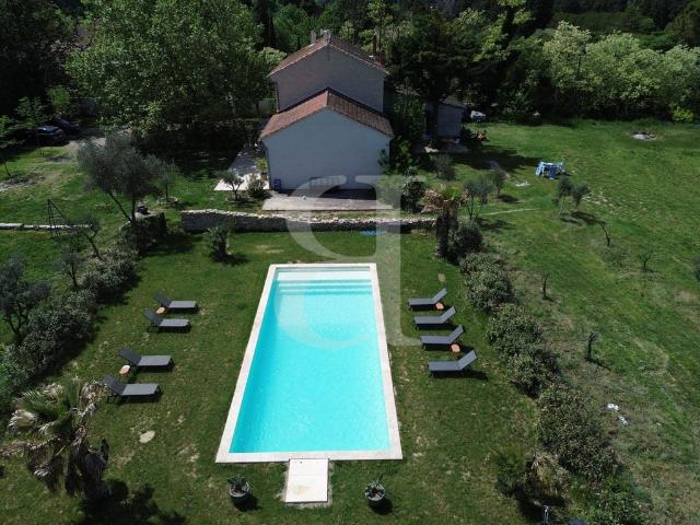Maison de 6 chambres de luxe en vente à L'Isle sur la Sorgue, France