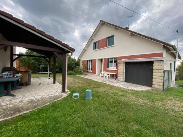 MAISON DE 6 PIECES AVEC ATELIER ET GARAGE