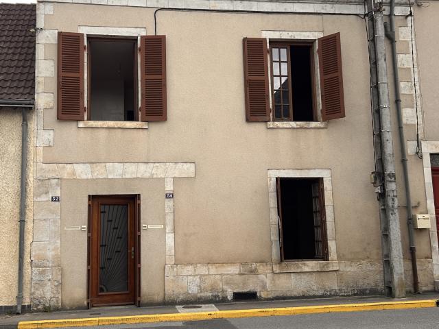 Maison de 6 pièces avec dépendance et jardin proche Saint Gaultier
