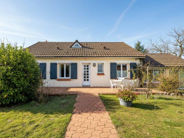 Maison de 6 pièces de 137 m² avec piscine à Les Bordes