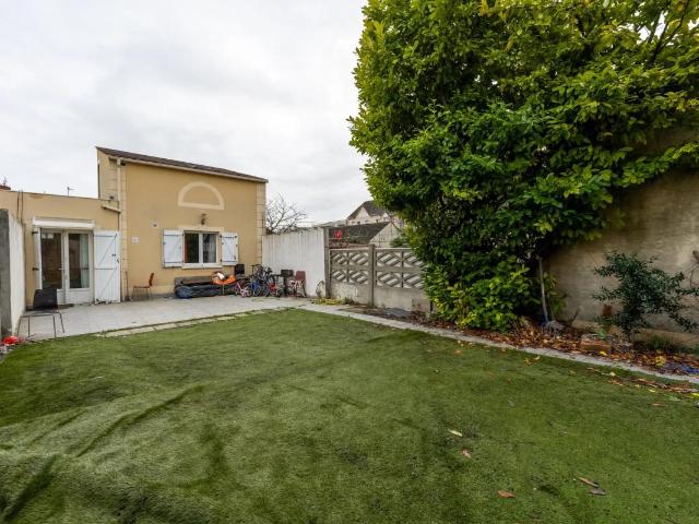 Maison de 6 pièces de 131 m2 dont une dépendance de 40 m2 en vente à Argenteuil Idéal pour familles