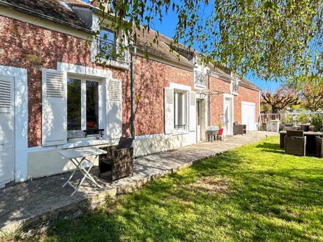 Grande maison à Châtillon la Borde, jardin paisible