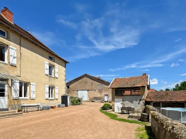 Maison de 6 pièces de 187 m² à Saint Laurent en Brionnais