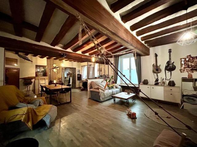 Maison de 6 pièces de 188 m² à Courcelles la Forêt