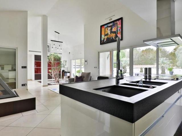 Maison de 6 pièces de 180 m² en vente à Salles