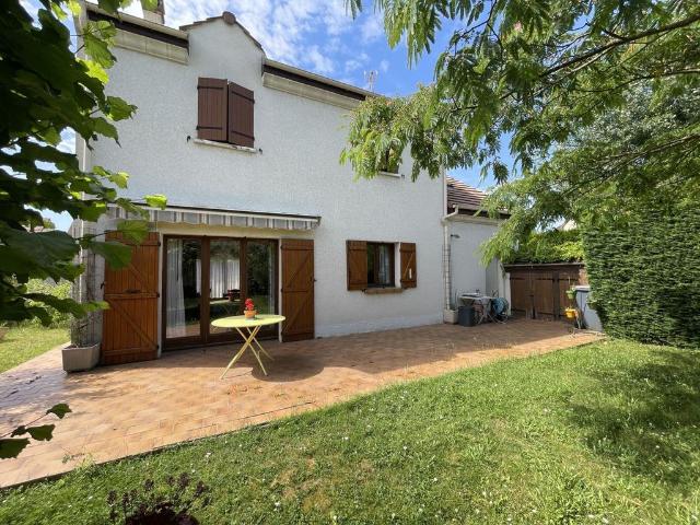 Maison de 6 pièces de luxe en vente à Mandres les Roses, Île de France