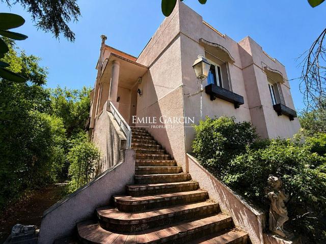 Maison de 6 pièces de luxe en vente à Marseille, France