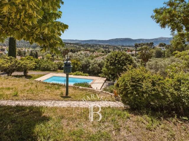 Maison de luxe de 7 pièces en vente à Marseille, Provence Alpes Côte d'Azur