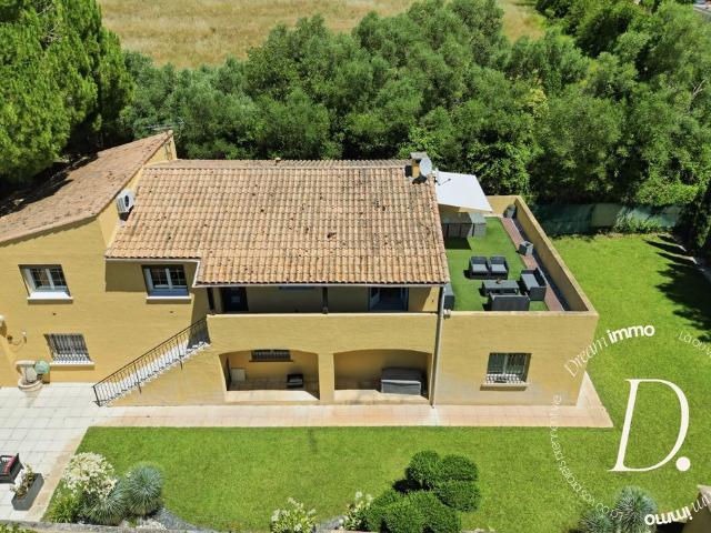 Maison de 6 pièces de luxe en vente à Montpellier, France