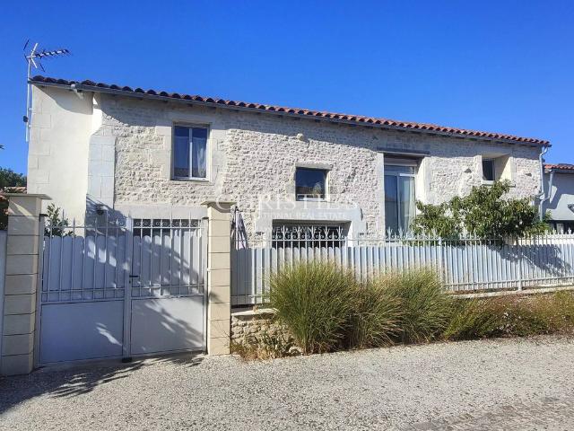 Maison de 6 pièces de luxe en vente à Nieul sur Mer, France