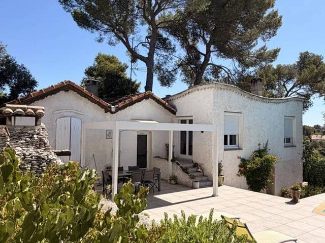 Maison de 6 pièces de luxe en vente à Nîmes, France