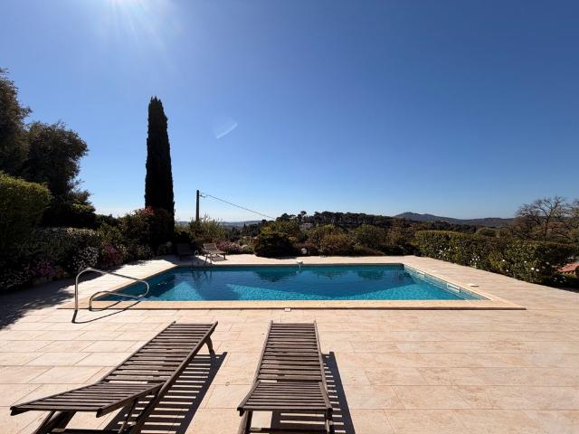 Maison de 6 pièces de luxe en vente à Ollioules, France
