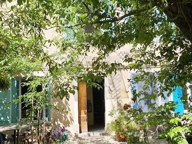 Maison de 6 pièces de luxe en vente à Avignon, France