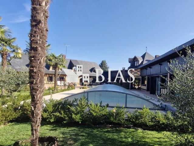 Maison de 6 pièces de luxe en vente à Bourg Achard, France