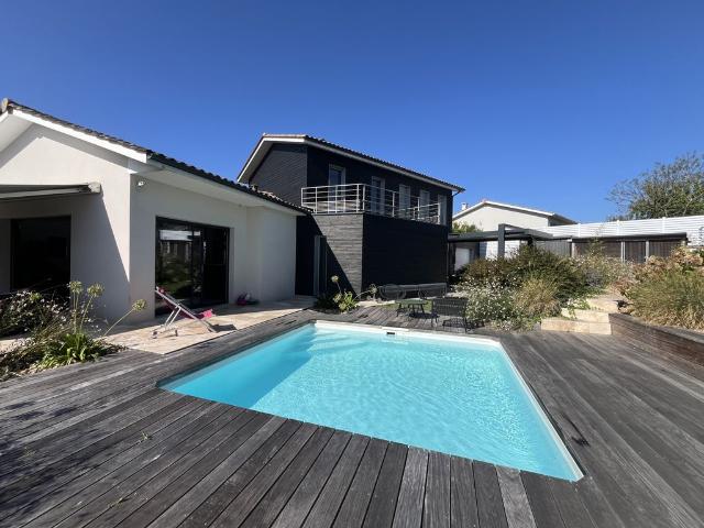 Maison de 6 pièces de luxe en vente à Carbon Blanc, Nouvelle Aquitaine
