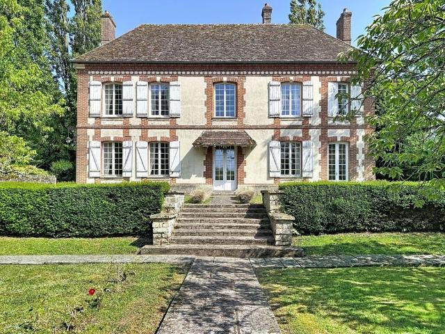 Maison de 6 pièces de luxe en vente à Chaumont en Vexin, France