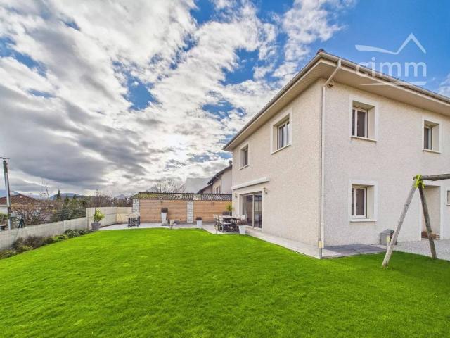 Maison de 6 pièces de luxe en vente à Claix, France