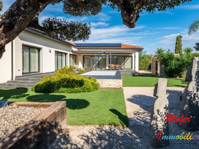 Maison de 6 pièces de luxe en vente à Claira, France
