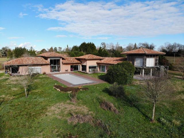 Maison de 6 pièces de luxe en vente à Condom, France
