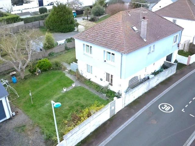 Maison de 6 pièces de luxe en vente à Donville les Bains, Normandie