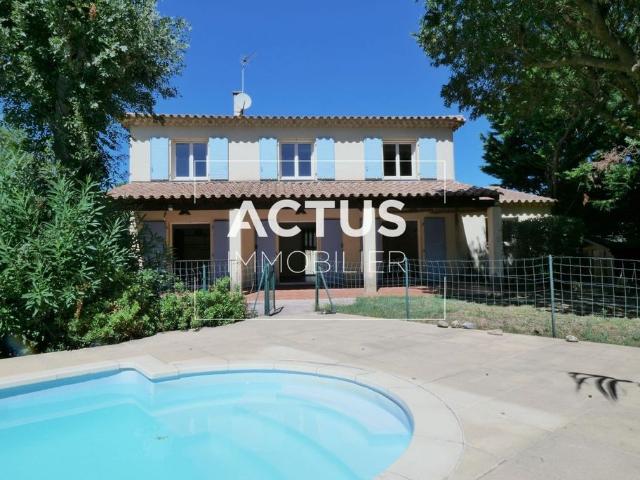 Maison de 6 pièces de luxe en vente à Eyguières, France