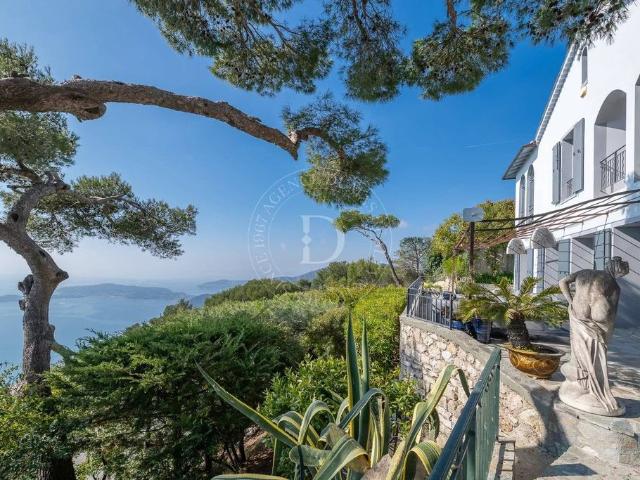 Maison de 6 pièces de luxe en vente à Èze, France