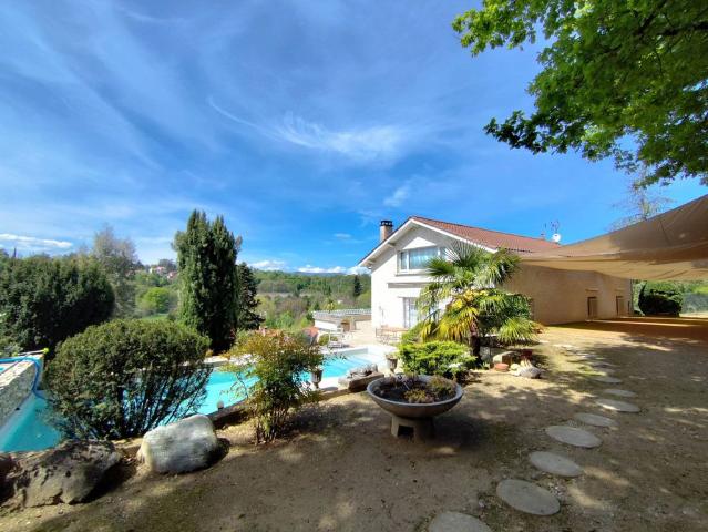 Maison de 6 pièces de luxe en vente à Francheville, France