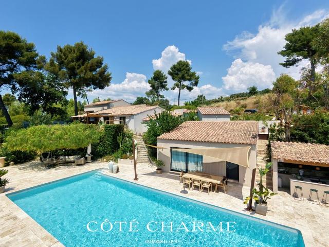 Maison de 6 pièces de luxe en vente à Le Beausset, France