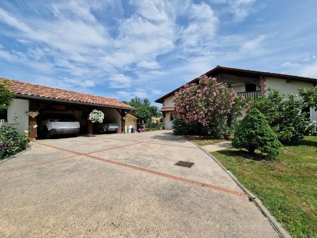 Maison de 6 pièces de luxe en vente à Léon, France