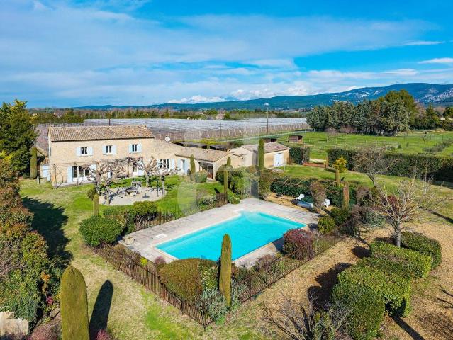 Maison de luxe en vente à Lagnes, Provence Alpes Côte d'Azur