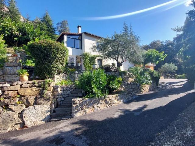 Maison de 6 pièces de luxe en vente à Sahune, France