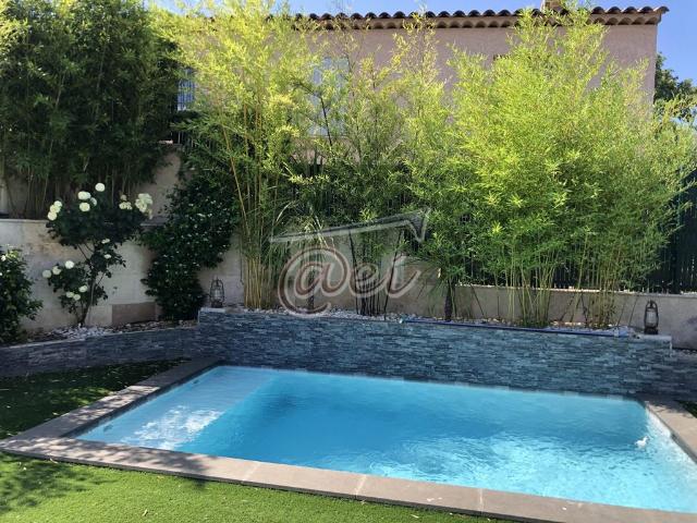 Maison de 6 pièces de luxe en vente à Saint Maximin la Sainte Baume, Provence Alpes Côte d'Azur