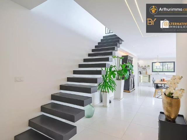 Maison de 6 pièces de luxe en vente à Saint Erblon, France