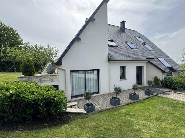 Maison de 6 pièces de luxe en vente à Saint Gatien des Bois, France