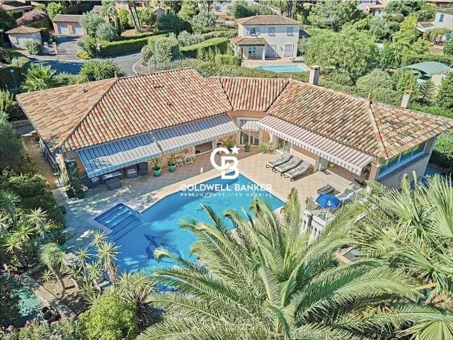 Maison de 6 pièces de luxe en vente à Saint Raphaël, France