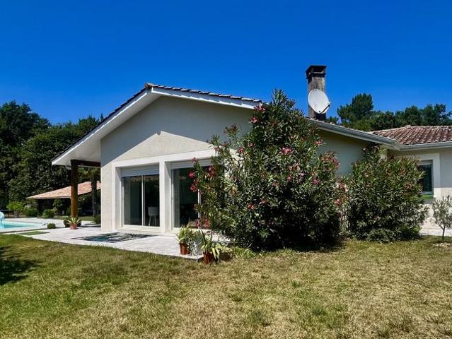 Maison de 6 pièces de luxe en vente à Salles, France