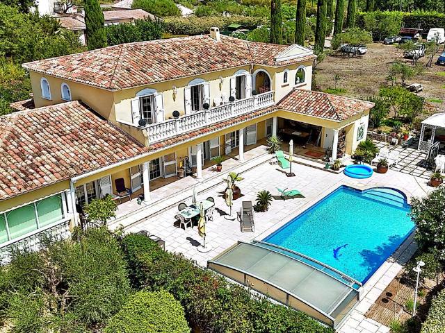 Maison de 6 pièces de luxe en vente à Trans en Provence, France